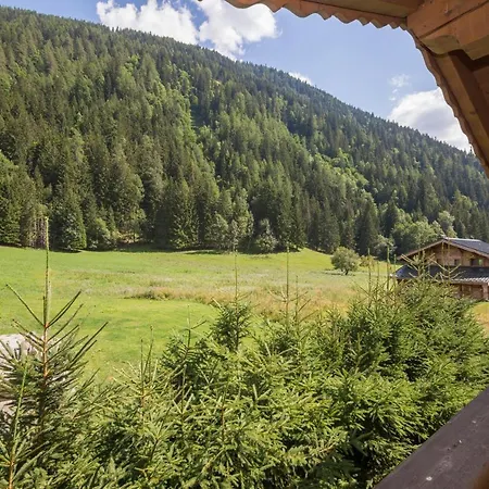 Шале Les Chosalets Chalet Sleeps 6