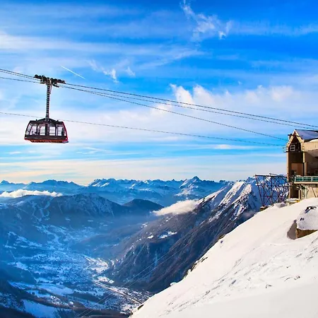 Шале Les Chosalets Chalet Sleeps 6 Шамони