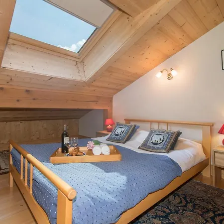 Шале Les Chosalets Chalet Sleeps 6 *