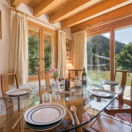 Шале Les Chosalets Chalet Sleeps 6 Шамони
