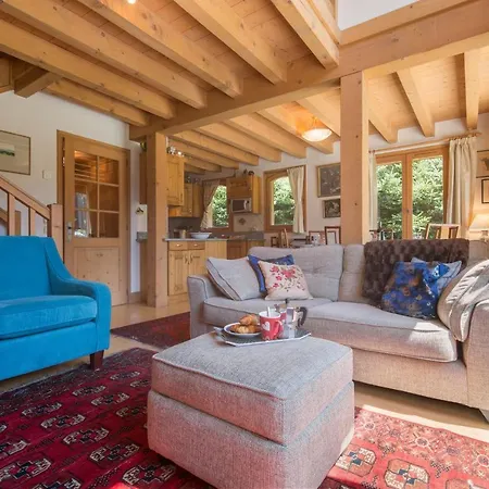 Les Chosalets Chalet Sleeps 6 *