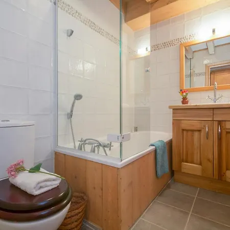Les Chosalets Chalet Sleeps 6