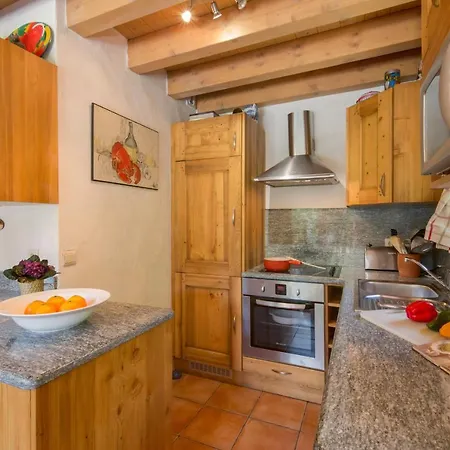 Шале Les Chosalets Chalet Sleeps 6