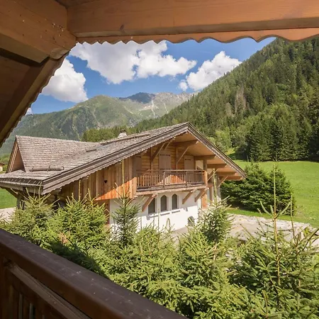 Шале Les Chosalets Chalet Sleeps 6