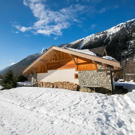 Les Chosalets Chalet Sleeps 6 *